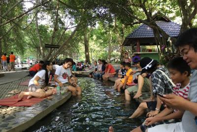 Excursión de medio día a Chiang Mai Aguas termales de Sankampaeng y artesanía (mínimo 2 pax) Excursión de medio día a Chiang Mai Aguas termales de Sankampaeng y artesanía (mínimo 2 pax)