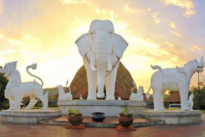 Chiang Mai Night Safari Tour con traslado de ida y vuelta  Chiang Mai Night Safari Tour con traslado de ida y vuelta