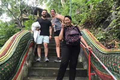 Aventura en cuevas misteriosas, aguas termales y esculturas de madera de elefante en Chiang Mai Aventura en cuevas misteriosas, aguas termales y esculturas de madera de elefante en Chiang Mai