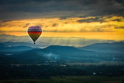 Vuelo en globo al amanecer en Chiang Mai y día en spa de lujo