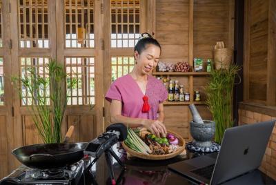 Clase virtual de cocina Khao Soi con chef local en Chiang Mai