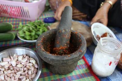 Visita al mercado privado y clases de cocina del norte de Tailandia con un local