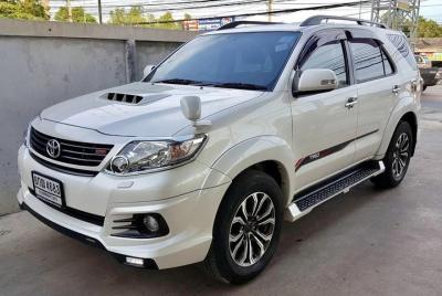 Alquiler de coches con conductor de habla inglesa (solo áreas de Chiang Mai)