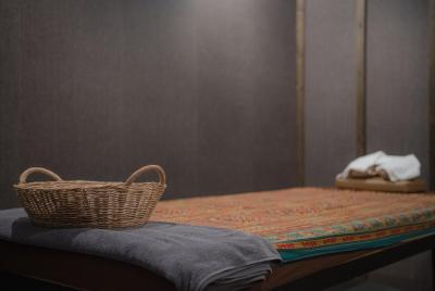 Masaje tailandés de tejido profundo de 1 hora con bálsamo - Transporte gratuito