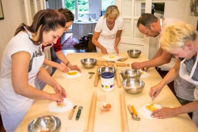 Comparta su amor de pasta: clase de pasta y tiramisú en grupos pequeños en Verona