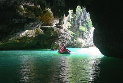 Isla de Hong y cueva en canoa con almuerzo