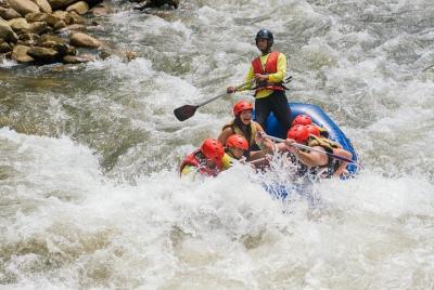 Rafting en aguas bravas con tirolesa en Phangnga