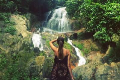 Senderismo por el sendero de la cascada Hin Lad