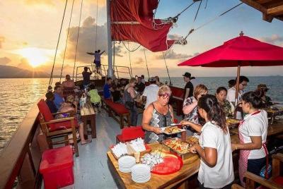 Red Baron: un crucero con cena al atardecer desde Koh Samui con traslado de regreso
