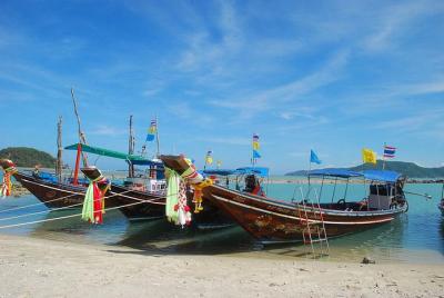 Medio día de snorkeling en Koh Tan y Koh Mudsum en un barco de cola larga