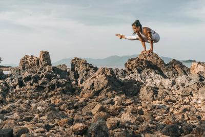 Meditación matutina y yoga con era