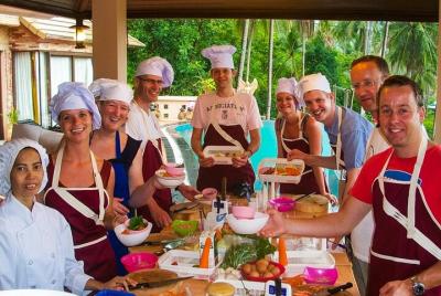 Clase de cocina tailandesa de Chanita en Koh Samui