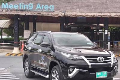 Traslado privado desde Chaweng y Choengmon al aeropuerto y puerto de Samui