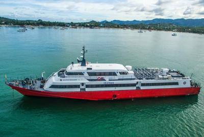 Koh Samui a la estación de tren de Surat Thani por Seatran Discovery Ferry y Minivan