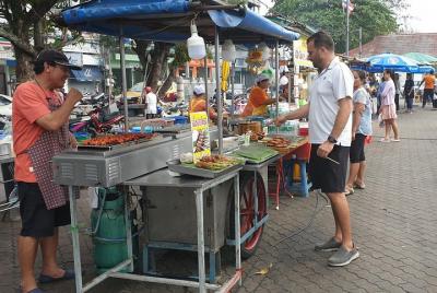 Sunset Street Food Tour en la ciudad de Nathon