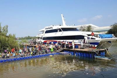 Koh Samui al muelle de Surat Thani Tapi tras la transferencia COVID-19 en lancha rápida