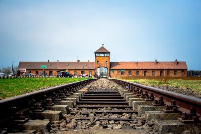 Auschwitz-Birkenau y Wieliczka Salt Mine Tour guiado de un día Auschwitz-Birkenau y Wieliczka Salt Mine Tour guiado de un día