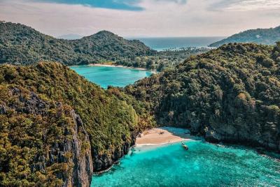 Paseo en barco privado por la isla de Phi Phi