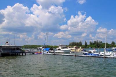 Transferencia en lancha VIP de Koh Phi Phi a Krabi con escala en el hotel o en el aeropuerto