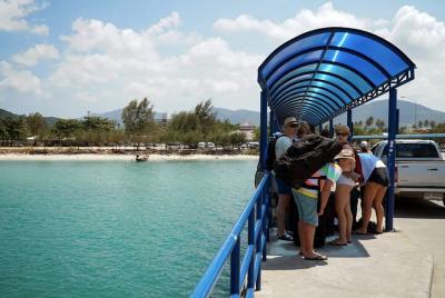 Koh Phangan a Krabi después de la transferencia COVID-19 en lancha rápida y entrenador de Lomprayah