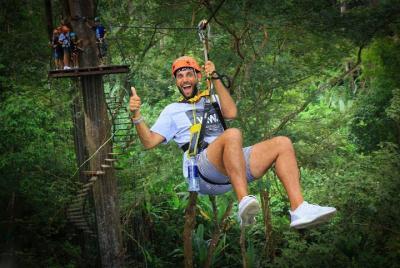 Plataforma Flying Hanuman Ziplines 42 con almuerzo y traslado RoundTrips