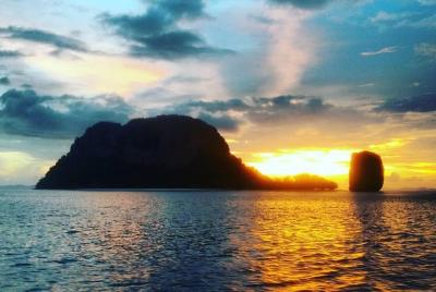 Tour al atardecer de 7 islas con plancton bioluminiscente de Krab
