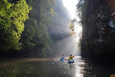 Aventura de kayak de mar de día completo en la bahía de Ao Thalan