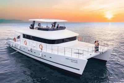 Crucero de lujo al atardecer por la costa de Krabi con catamarán 