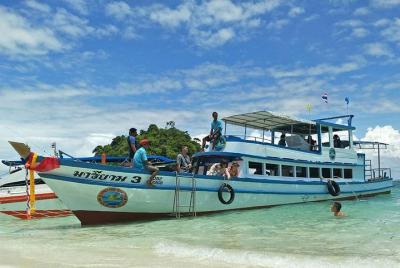 Snorkel en 4 islas en barco grande desde Krabi
