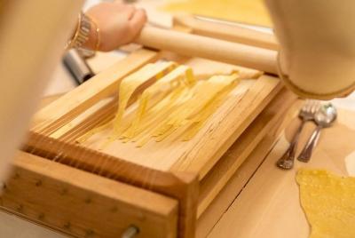 Clase privada de pasta en la casa de una Cesarina con degustación en Verona