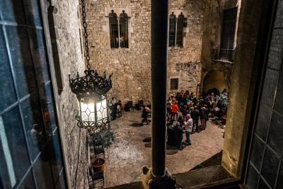Cena en el Palacio Requesens con espectáculo medieval