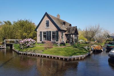 Excursión de un día a Giethoorn para grupos pequeños: una furgone