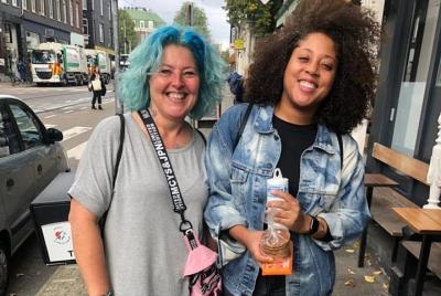 Tour de comida callejera de Amsterdam con un artista local para g