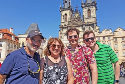 Recorrido a pie para grupos pequeños por el casco antiguo y el barrio judío de Praga