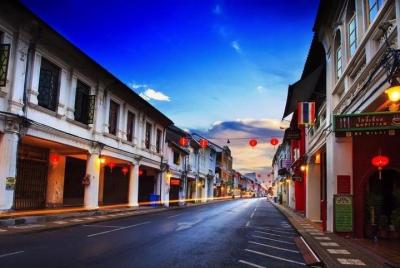 Excursión de medio día a la ciudad de Phuket y turismo con una av