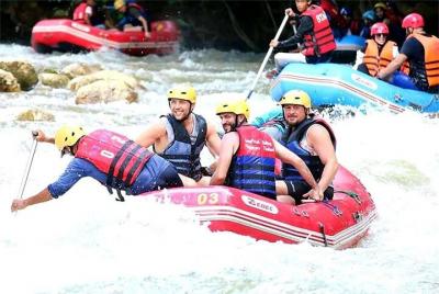 PHUKET: Rafting 5 KM-Zipline 150 m.-Cascada-Templo-Almuerzo (S)