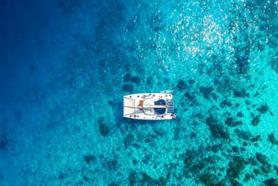 Isla Coral y puesta de sol en catamarán