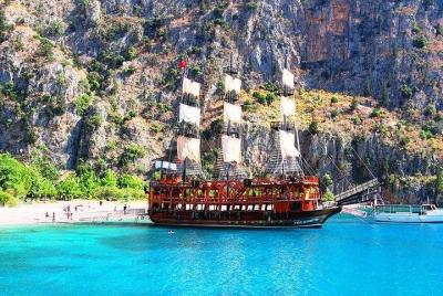 Antalya kemer pirata en barco