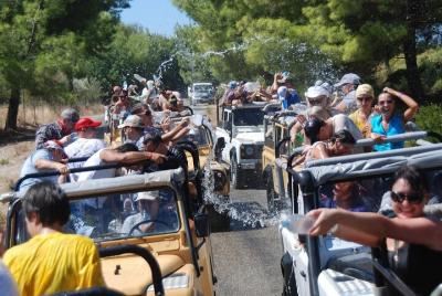 Jeep Safari y rafting en el río en Koprulu Canyon Jeep Safari y rafting en el río en Koprulu Canyon