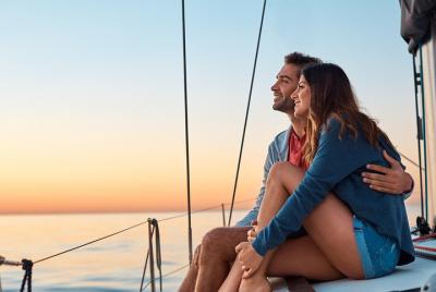 Tour Privado: Salida Romantica en Velero desde Barcelona