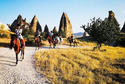 Explore la cabalgata de Capadocia en el Parque Nacional de Goreme