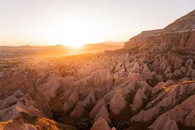 Tour privado al atardecer en Capadocia con degustación de vinos