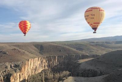 Vuelo en globo por el valle de Ihlara en Capadocia