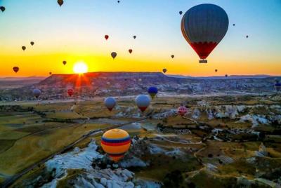 Vuelo en globo al amanecer en Cappadocia