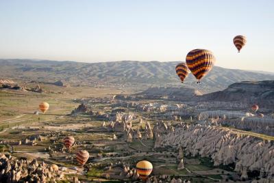 Paseo en globo aerostático en Capadocia con desayuno y champán