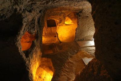 Tour privado de ciudades subterráneas, valle de las palomas y castillo de Üçhisar