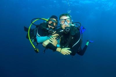 Buceo en el mar Egeo en Kusadasi Buceo en el mar Egeo en Kusadasi