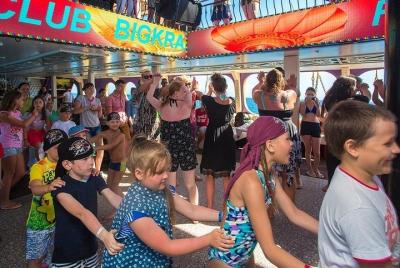 Alanya: yate pirata de lujo con almuerzo y bebidas