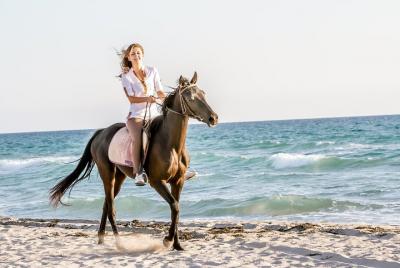Montar a caballo en la playa de Side  Montar a caballo en la playa de Side