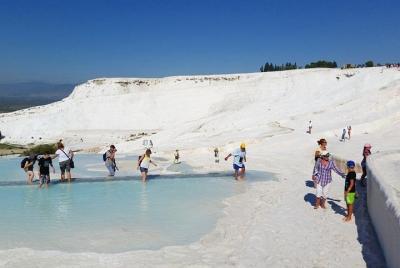 Aguas termales de Pamukkale de día completo y Antigua ciudad de Hierápolis desde el lado Aguas termales de Pamukkale de día completo y Antigua ciudad de Hierápolis desde el lado